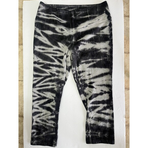 Nike Dri-Fit Black & White Leggings Pants Cropped Capri Striped Women’s M - Picture 1 of 3